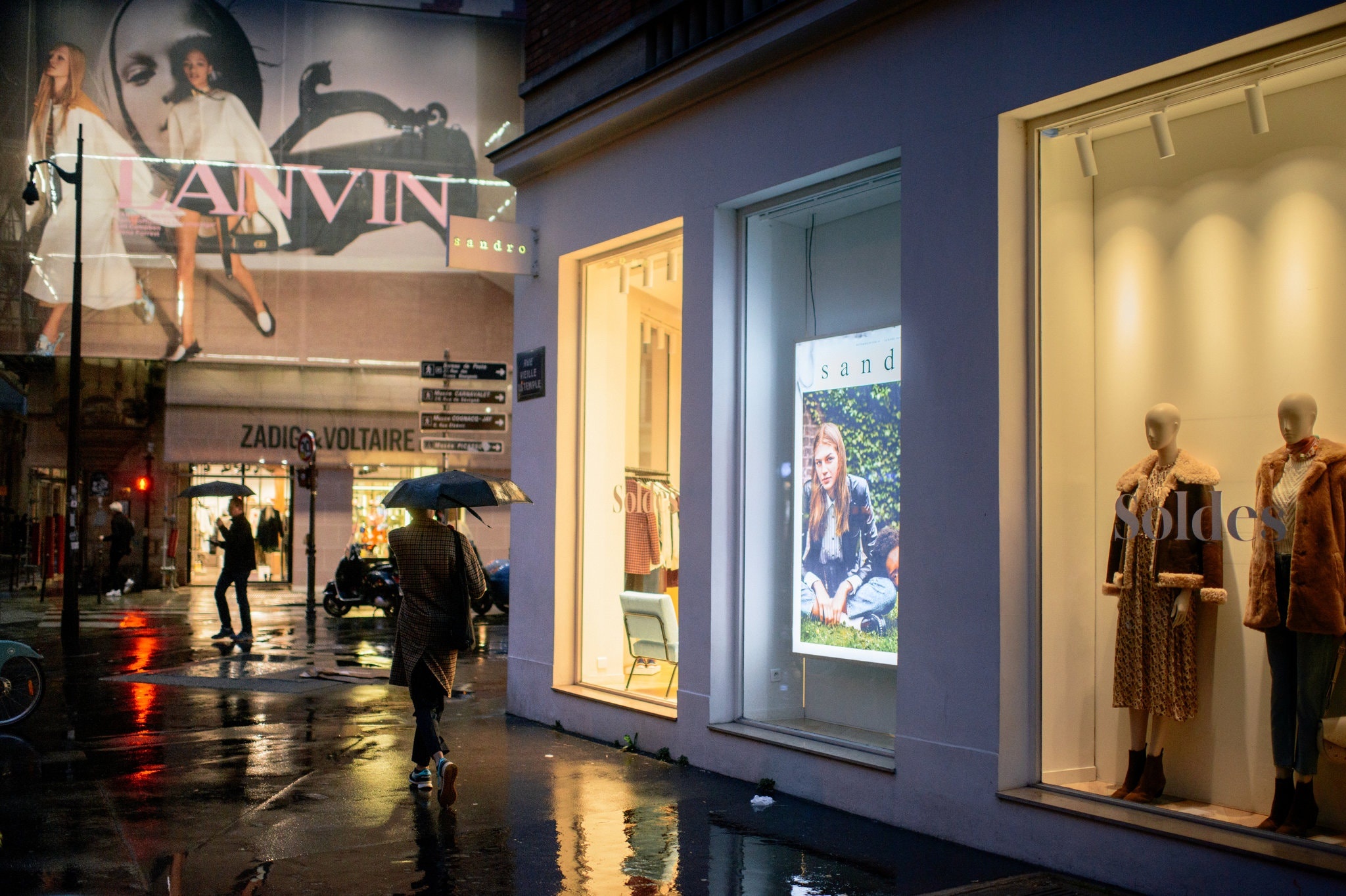 Paris mat dan ban sac anh 2