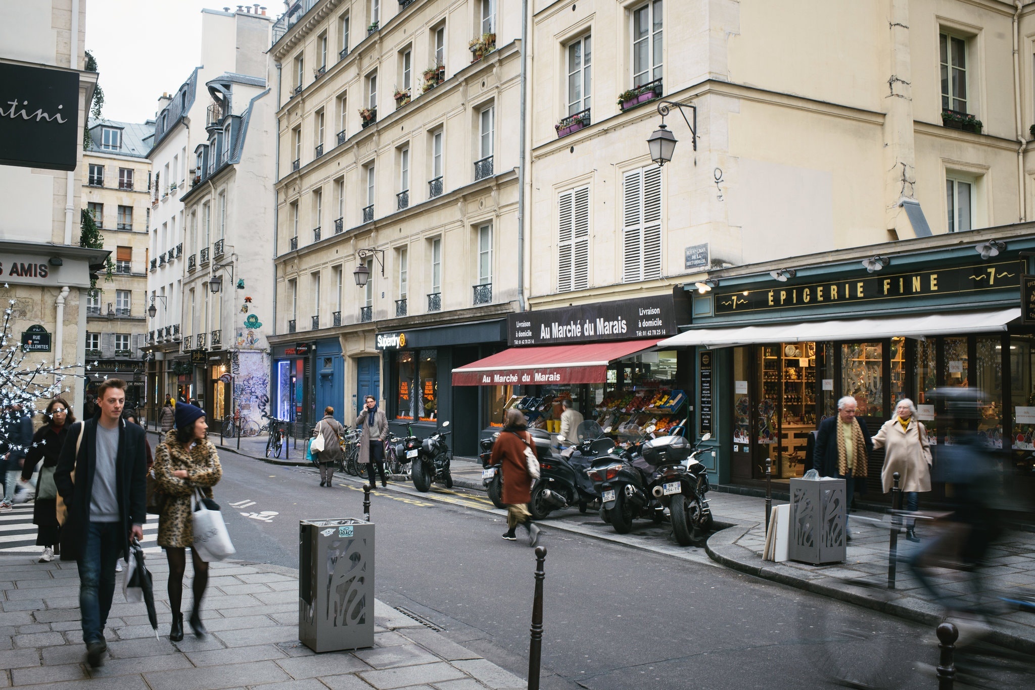 Paris mat dan ban sac anh 4