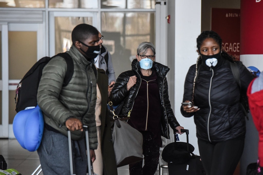 Tong y si My keu goi nguoi dan khong tich tru khau trang hinh anh