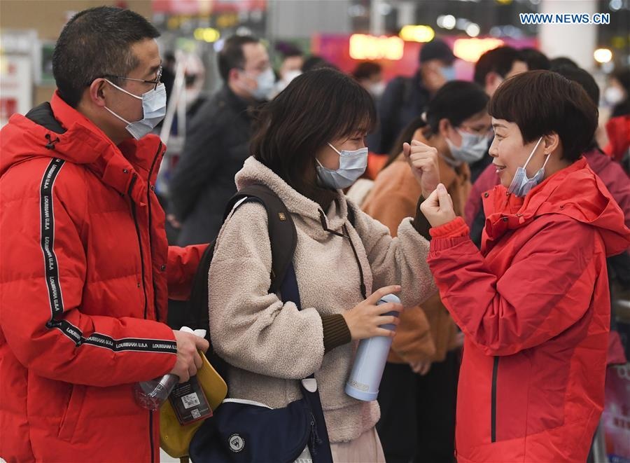 Trung Quoc thieu hut khau trang anh 1