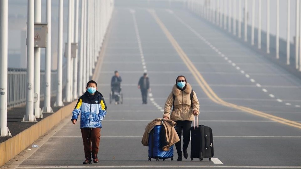 Toa nha o Tham Quyen cat nuoc de buoc nguoi Ho Bac ra trinh dien hinh anh
