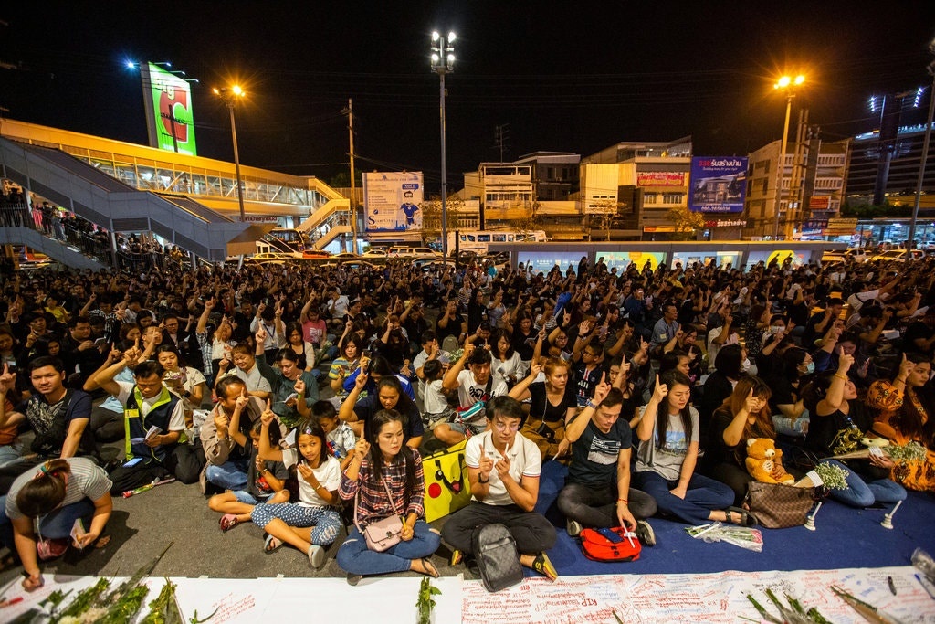 binh si Thai noi dien xa sung vao nguoi dan anh 1