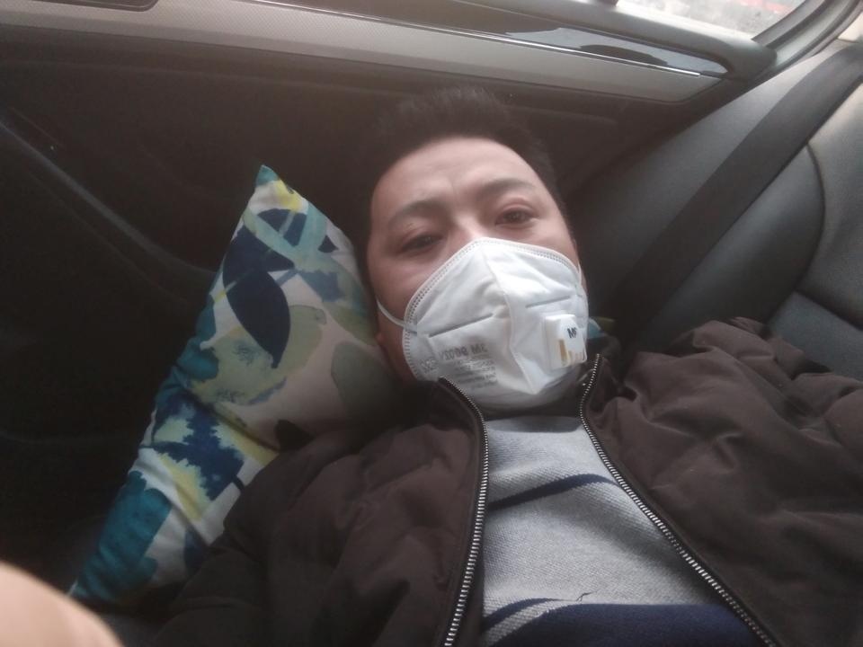 Di 6 ngay khong den duoc cho lam vi virus corona hinh anh