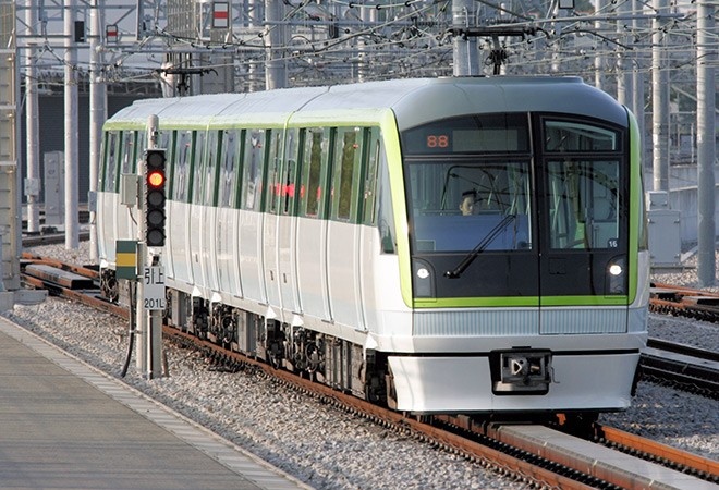 Tau dien Nhat Ban phai dung khan cap vi mot hanh khach bi ho hinh anh