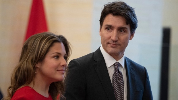 Nghi nhiem Covid-19, thu tuong Canada tu cach ly sau khi vo ve tu Anh hinh anh