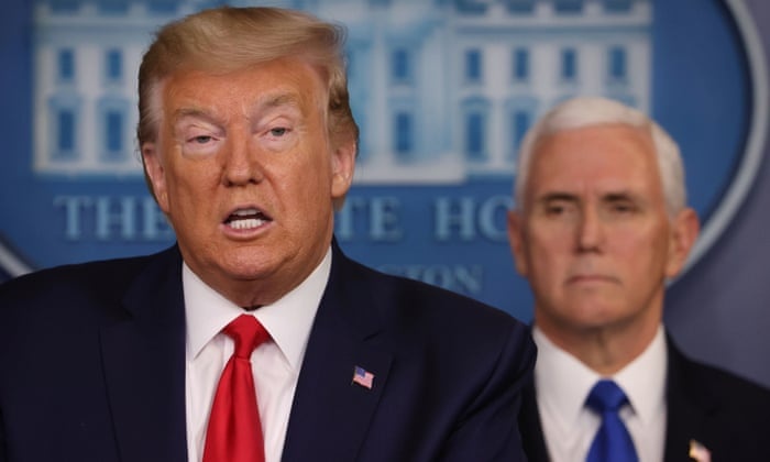 Tong thong Trump ky thong qua luat ung pho virus hinh anh