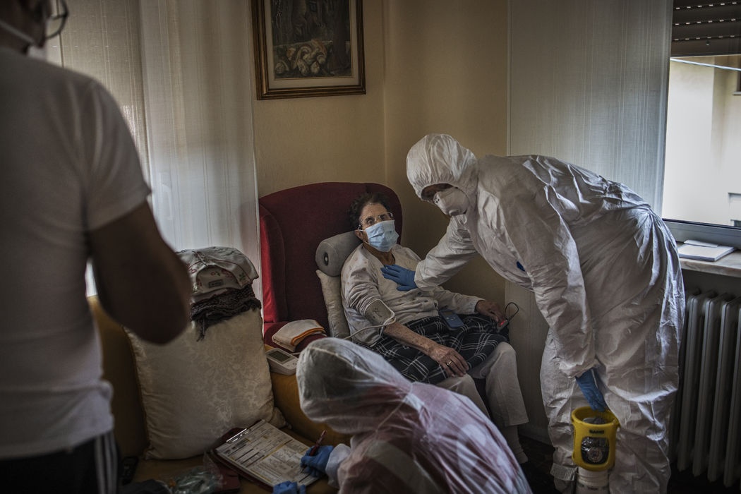 Gia dinh - niem tu hao cua Italy, tro thanh diem yeu truoc Covid-19 hinh anh