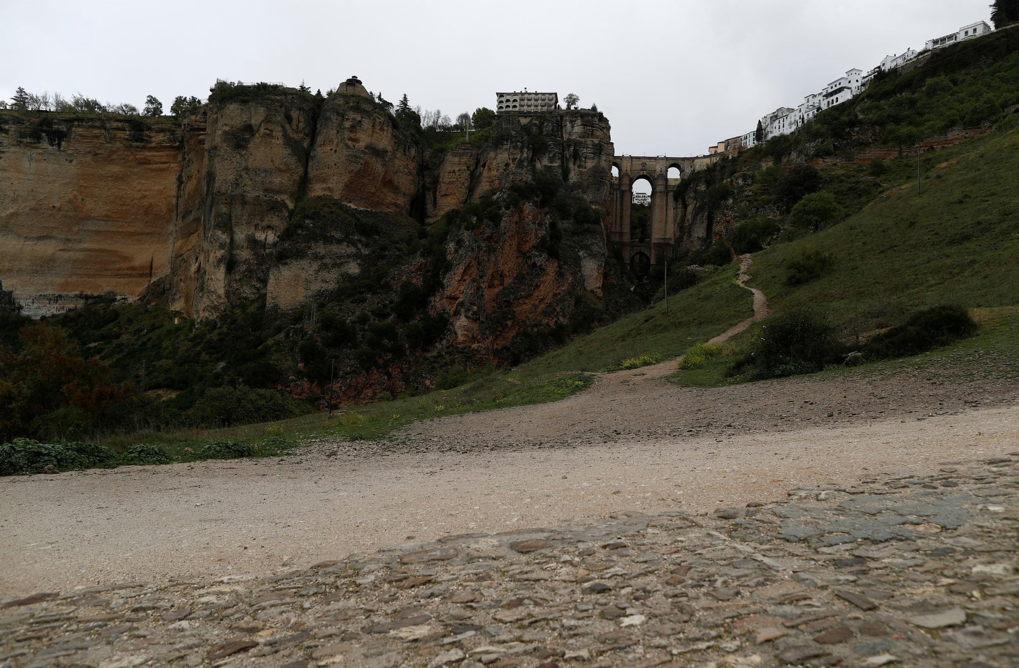 Tay Ban Nha truoc va sau phong toa anh 12