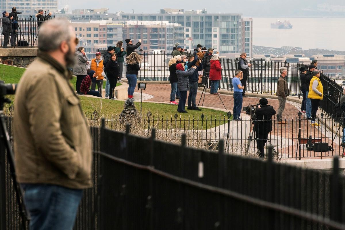 Thong doc New York: Ai tu tap ben ngoai la nguoi ich ky hinh anh