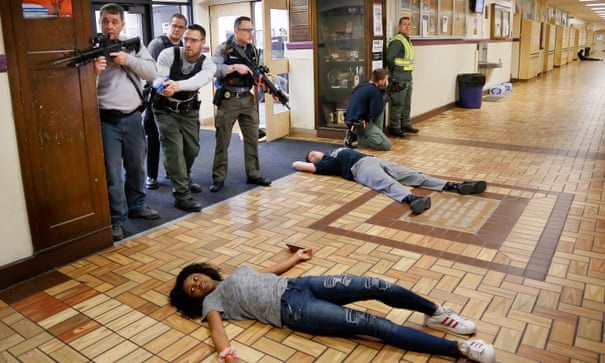 Tu nam 2002, nuoc My lan dau co thang 3 khong vu xa sung truong hoc hinh anh