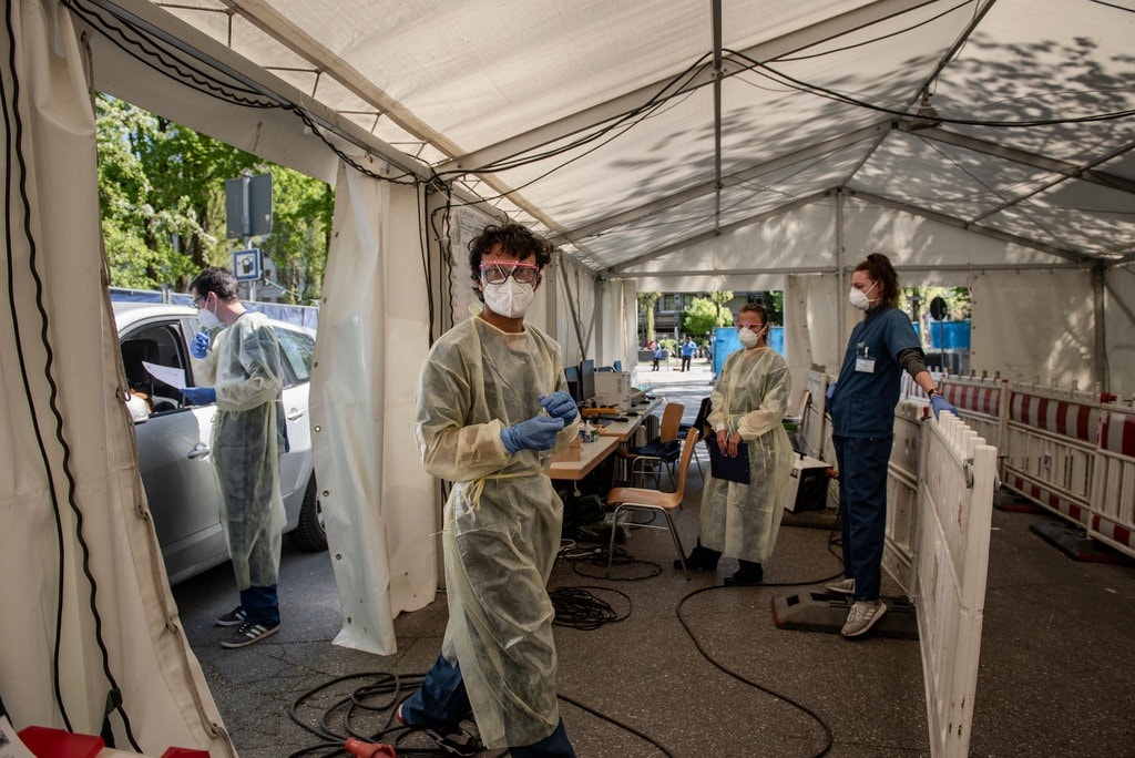 Duc day manh nghien cuu de thoat khoi Covid-19 anh 3