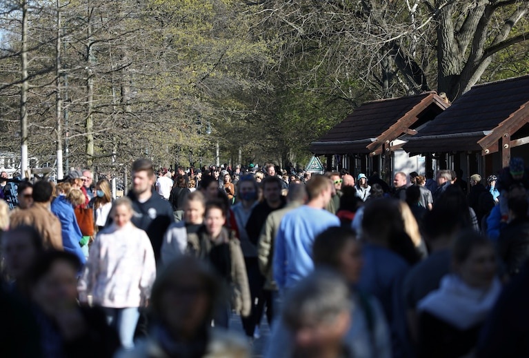 Mo cua tro lai sau phong toa vi Covid-19 anh 2