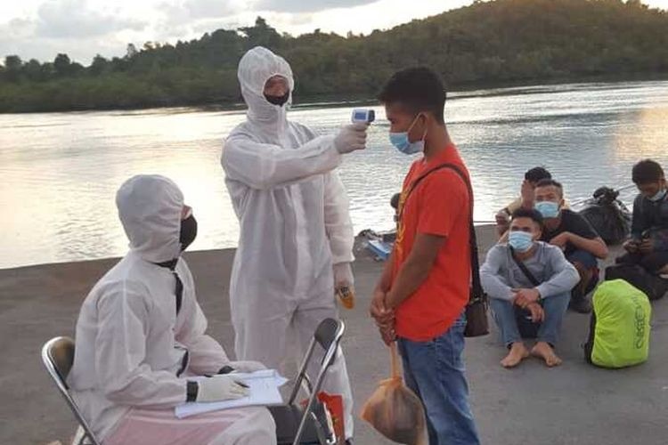 1 trieu lao dong Indonesia o Malaysia thieu an anh 1