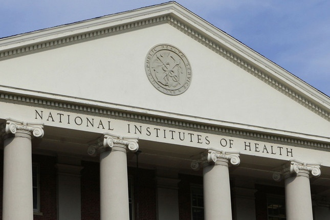 Trump ngung tai tro nghien cuu virus corona o doi anh 1