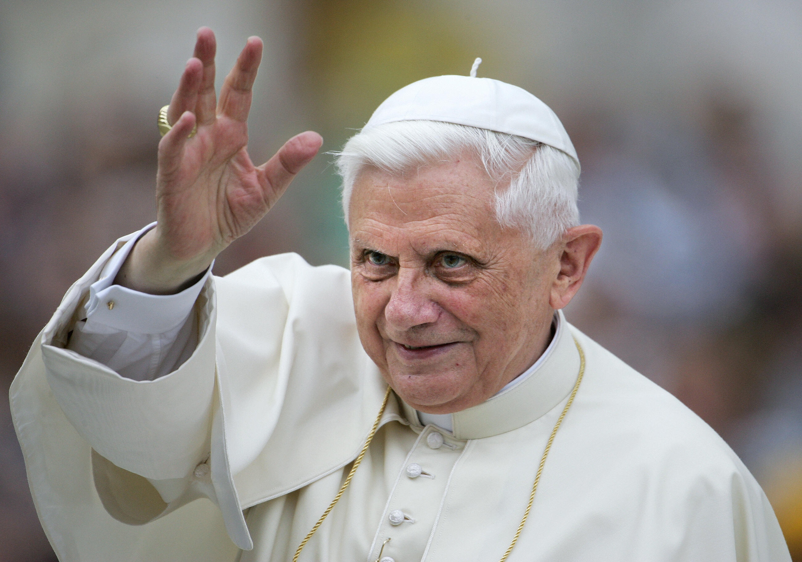 Cuu giao hoang Benedict: Co nguoi muon toi im lang hinh anh