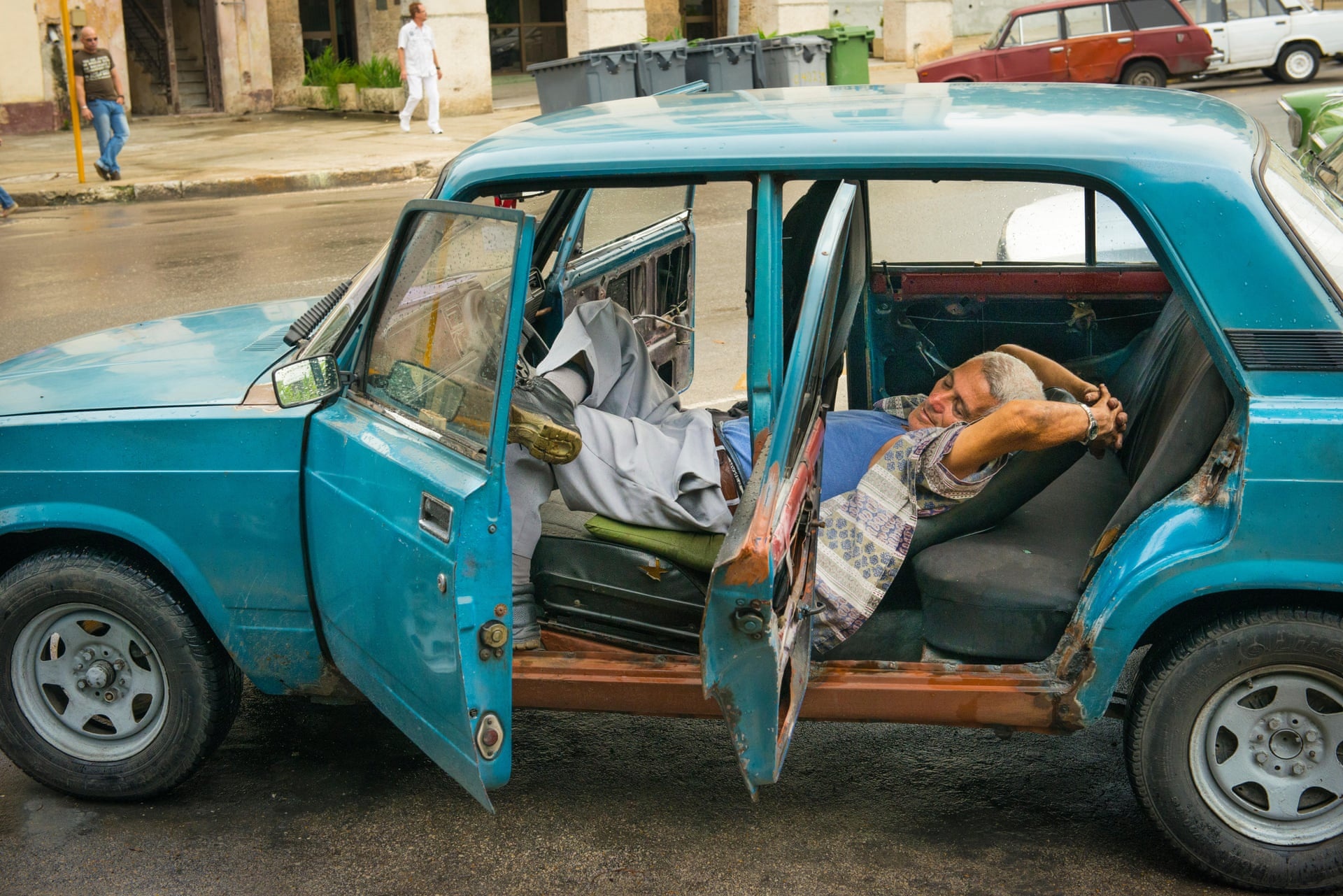 Nguoi Cuba va tinh yeu voi nhung chiec Lada hinh anh