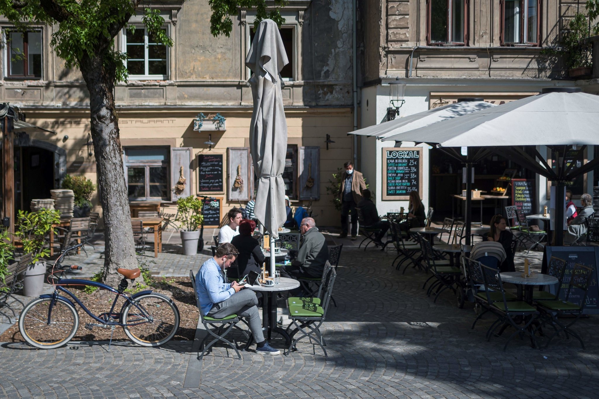 Nuoc ngheo chau Au chong dich hieu qua anh 2