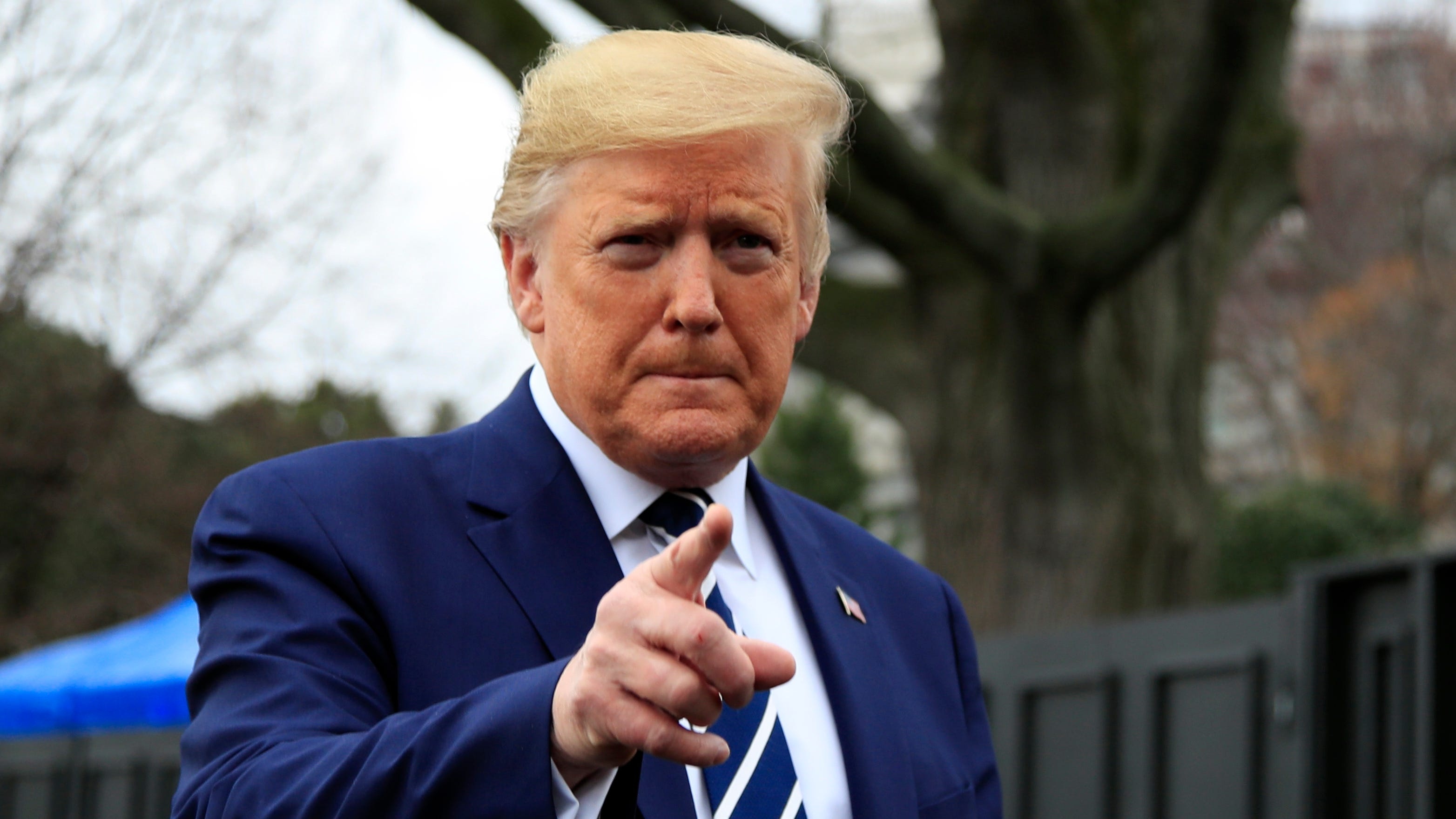 Tong thong Trump cam on 'cac chien binh ban phim' hinh anh