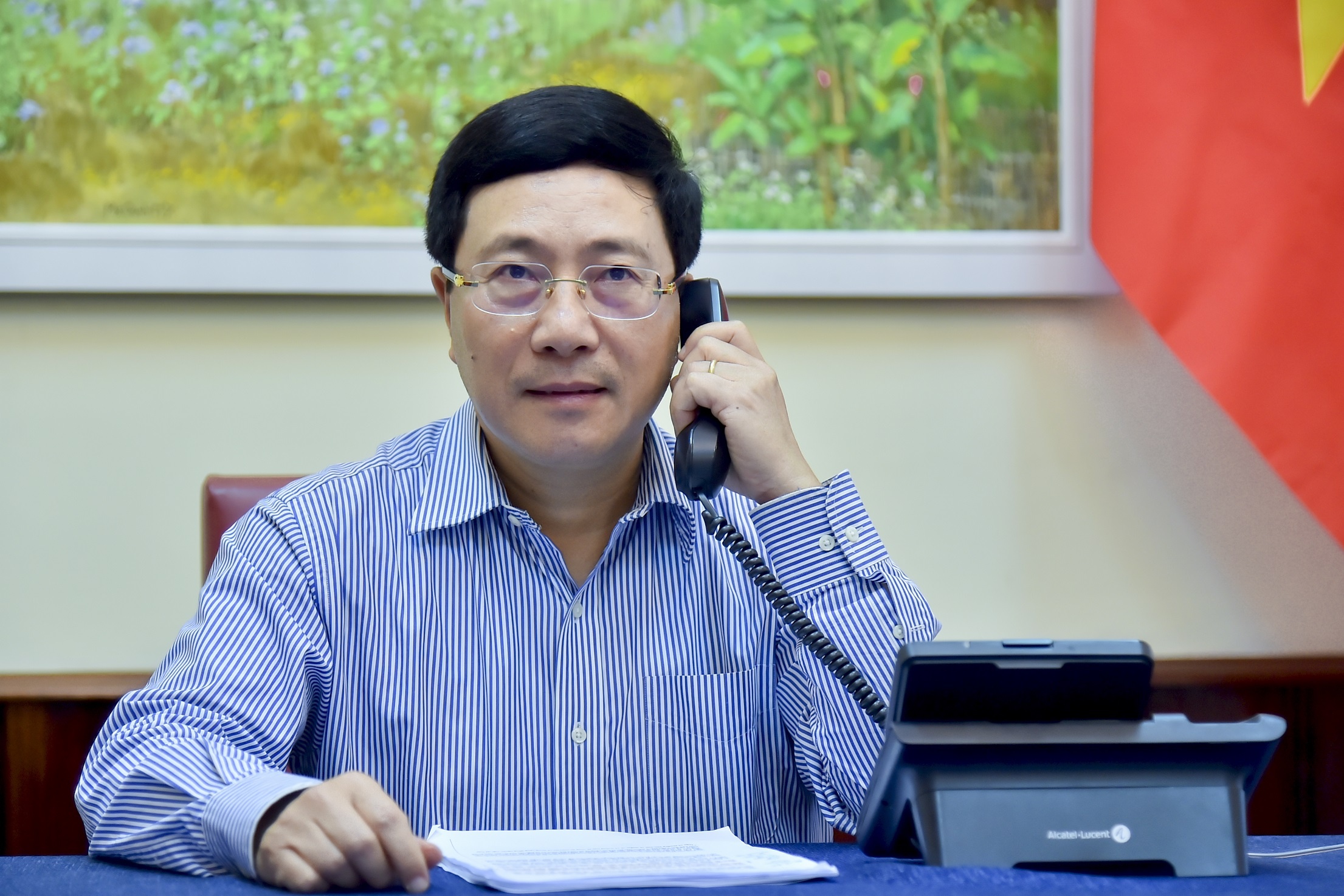 PTT Pham Binh Minh dien dam voi Ngoai truong Nga Sergei Lavrov hinh anh