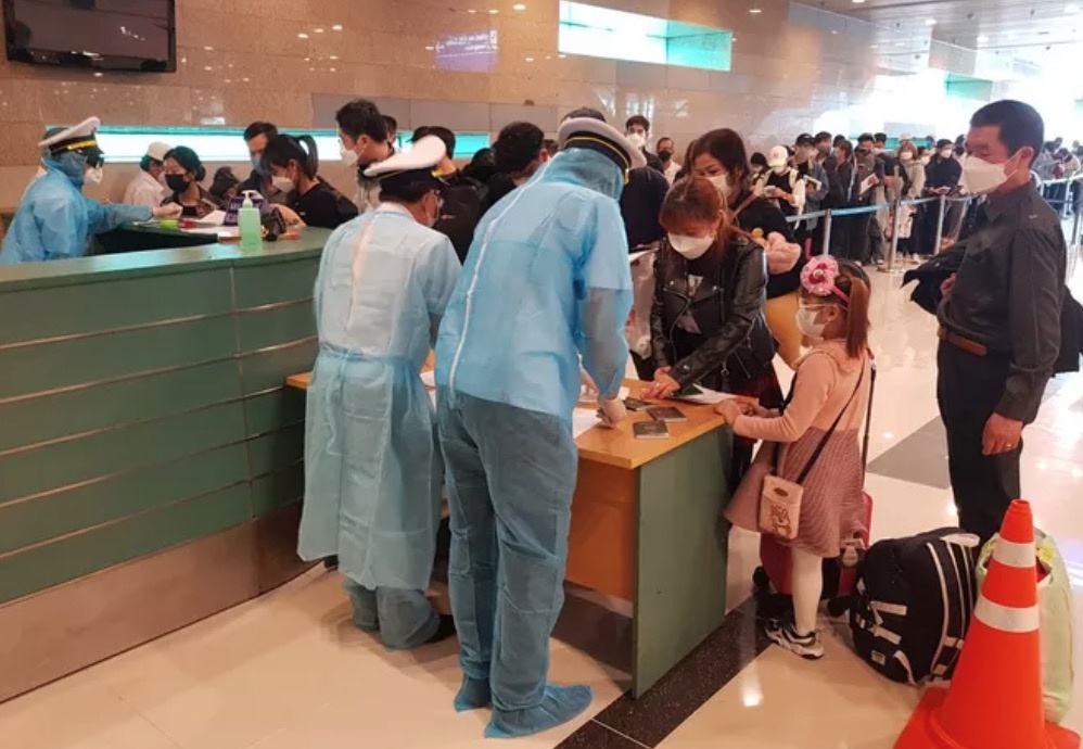 340 nguoi Viet tu Singapore duoc dua ve nuoc, ha canh o Can Tho hinh anh