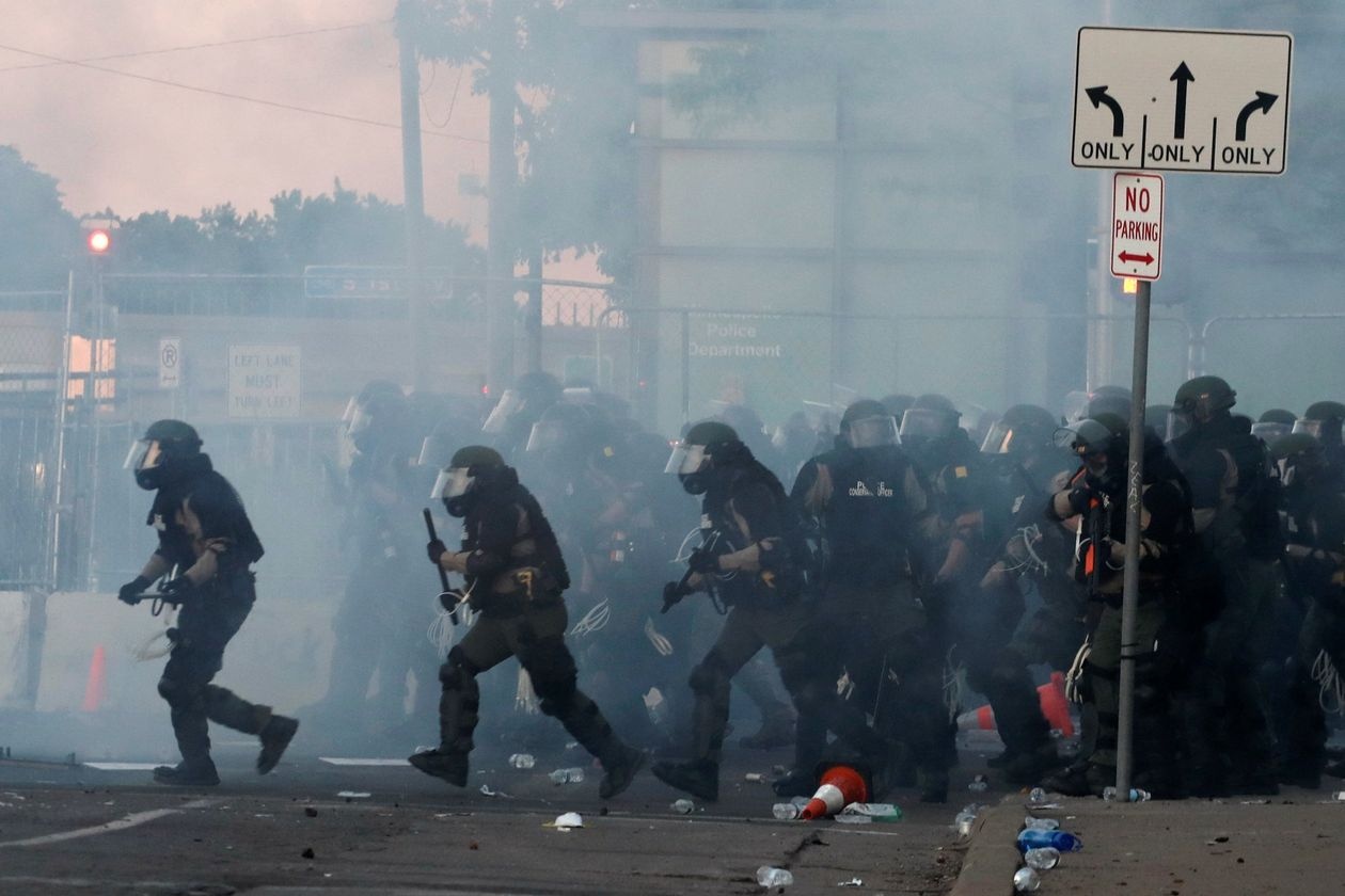 Bao dong lan rong o nhieu thanh pho cua My anh 4