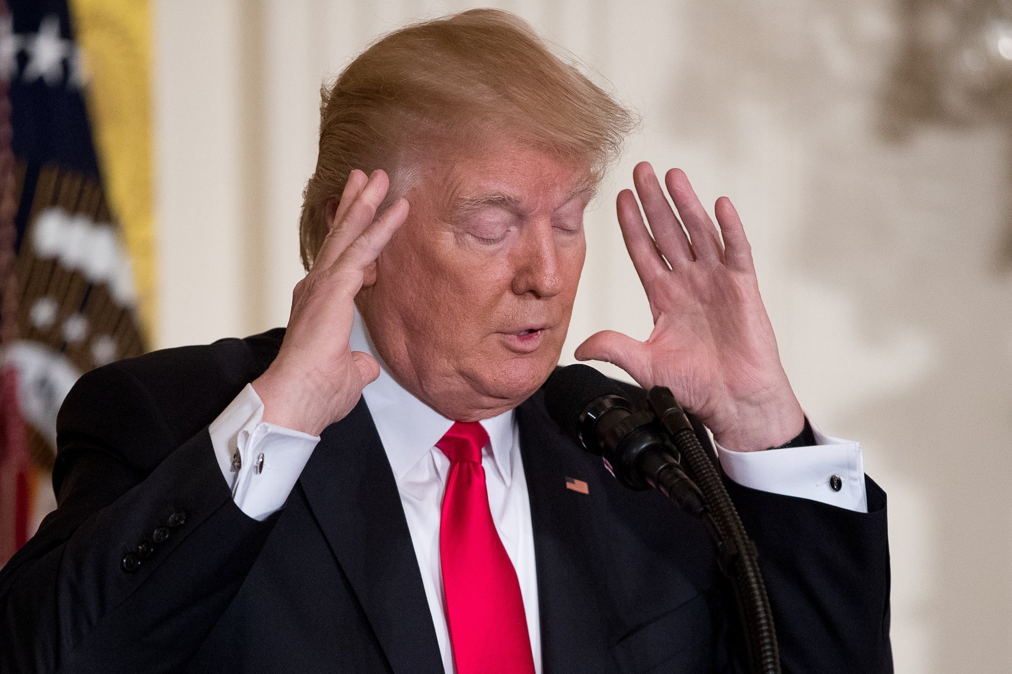 TT Trump doi mat cung luc 3 cuoc khung hoang khi bau cu sap toi hinh anh