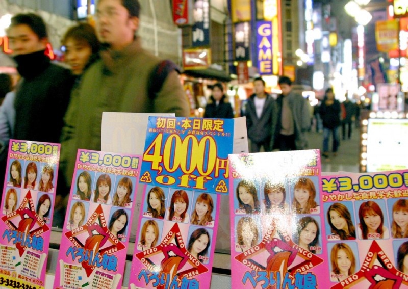 Bi bat vi moi canh sat dong phim khieu dam anh 1