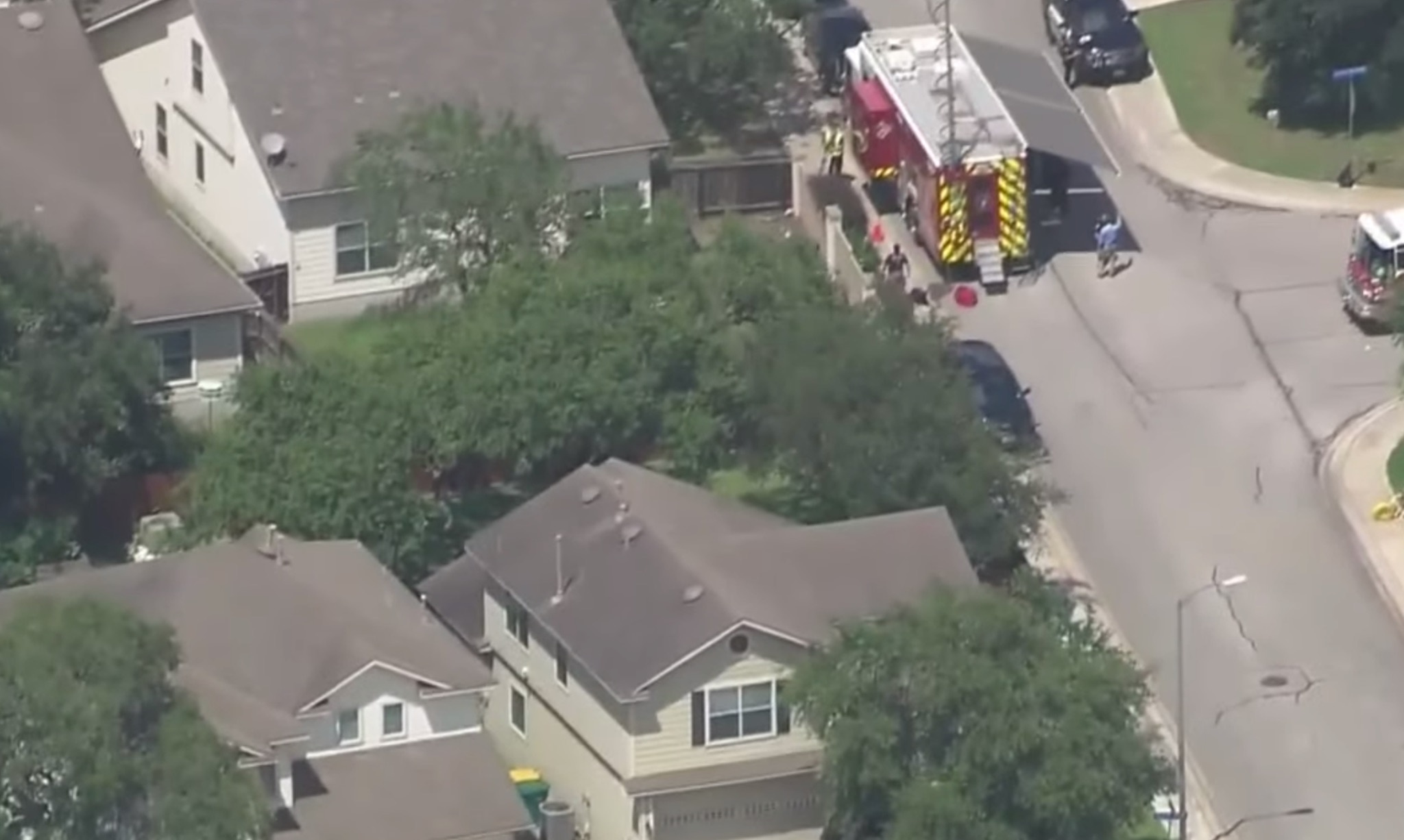 Gia dinh 6 nguoi tu tu o San Antonio anh 1