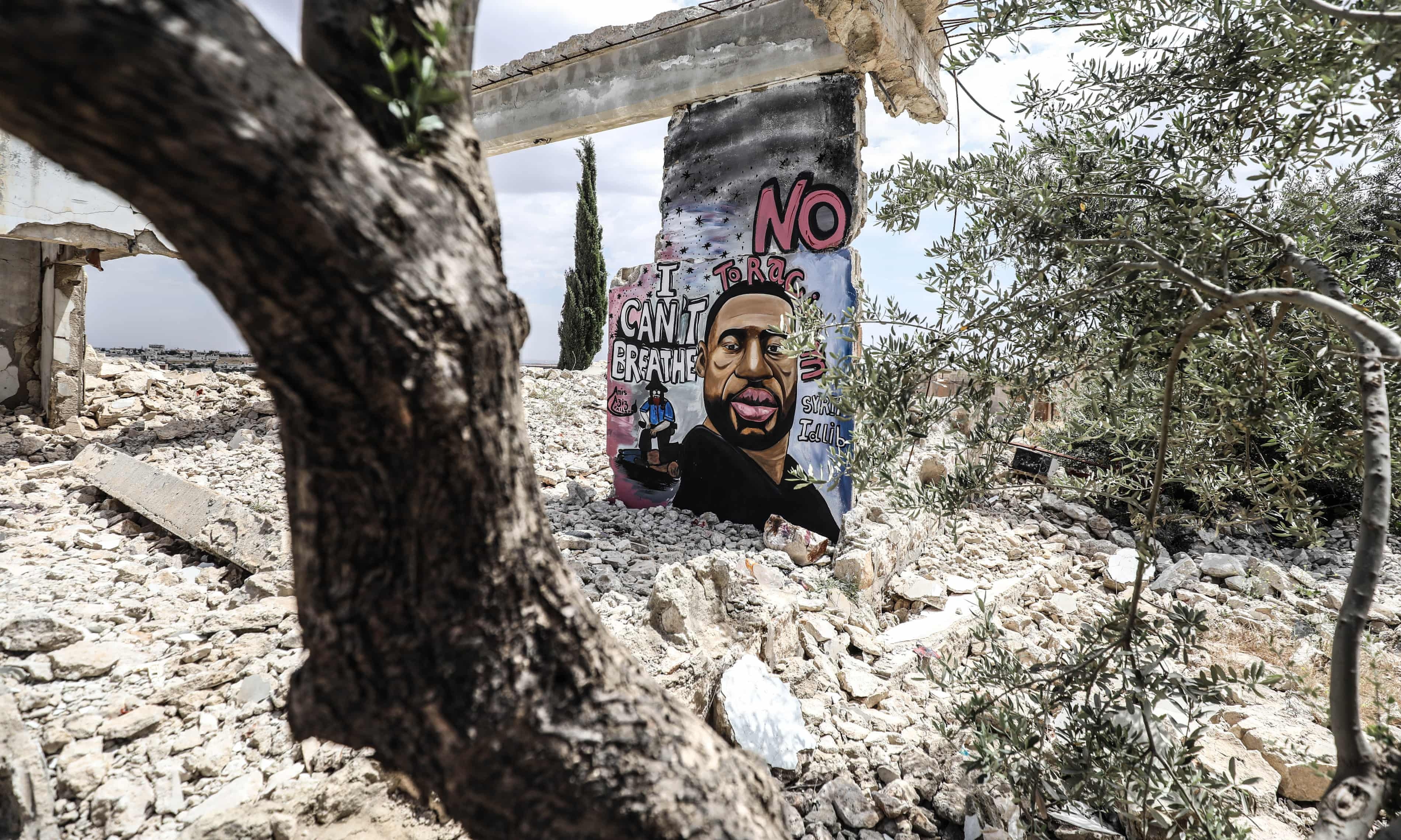 Duong pho the gioi tran ngap tranh tuong ve George Floyd. anh 6