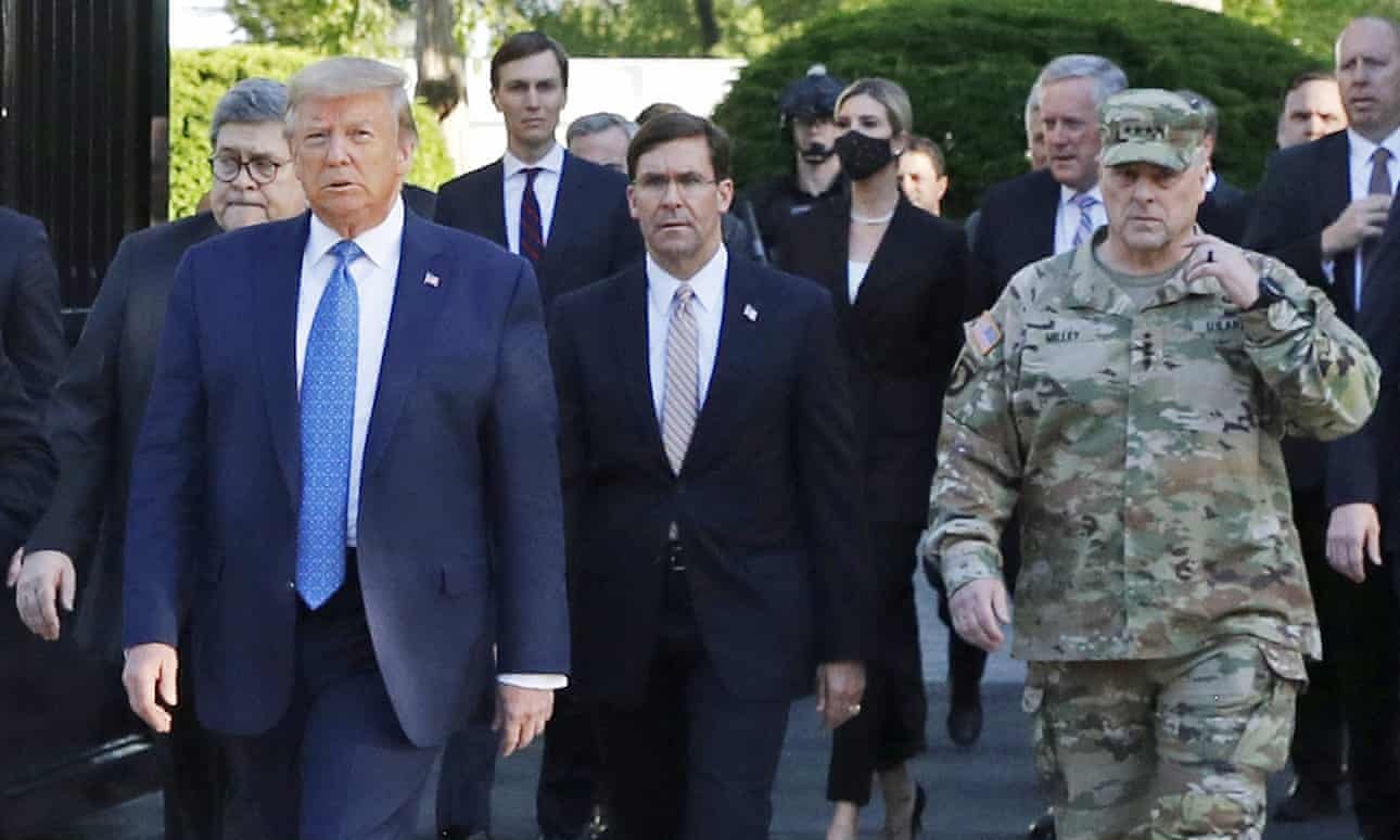 Tuong My hoi han vi di chup anh cung ong Trump anh 1