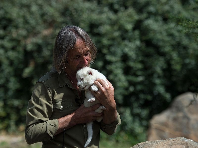 Su tu trang dau tien chao doi o Tay Ban Nha anh 3