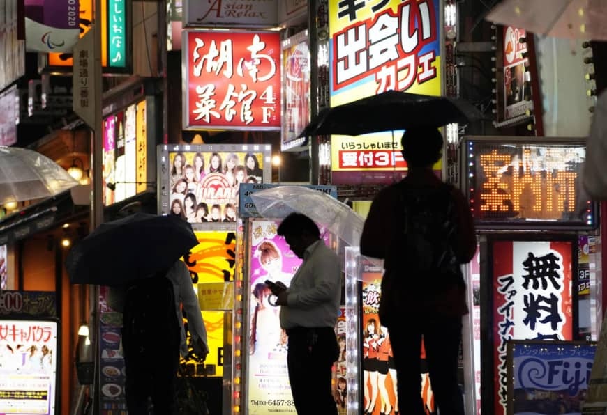 Ca nhiem Covid-19 tang vot o Tokyo lien quan den quan an choi Shinjuku hinh anh