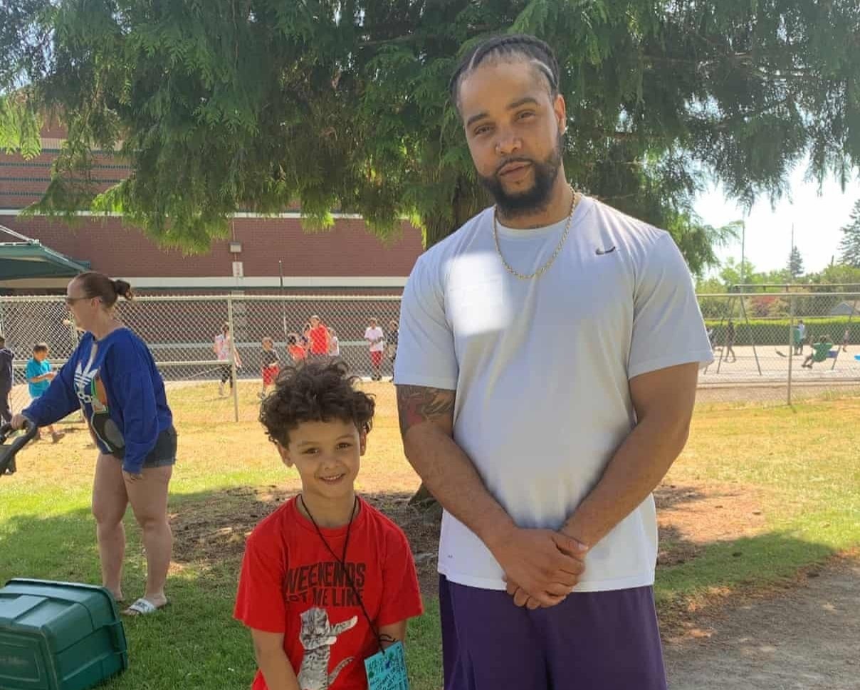 Cau be 7 tuoi bi canh sat xit hoi cay anh 1