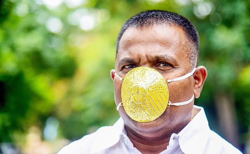 khau trang bang vang anh 1