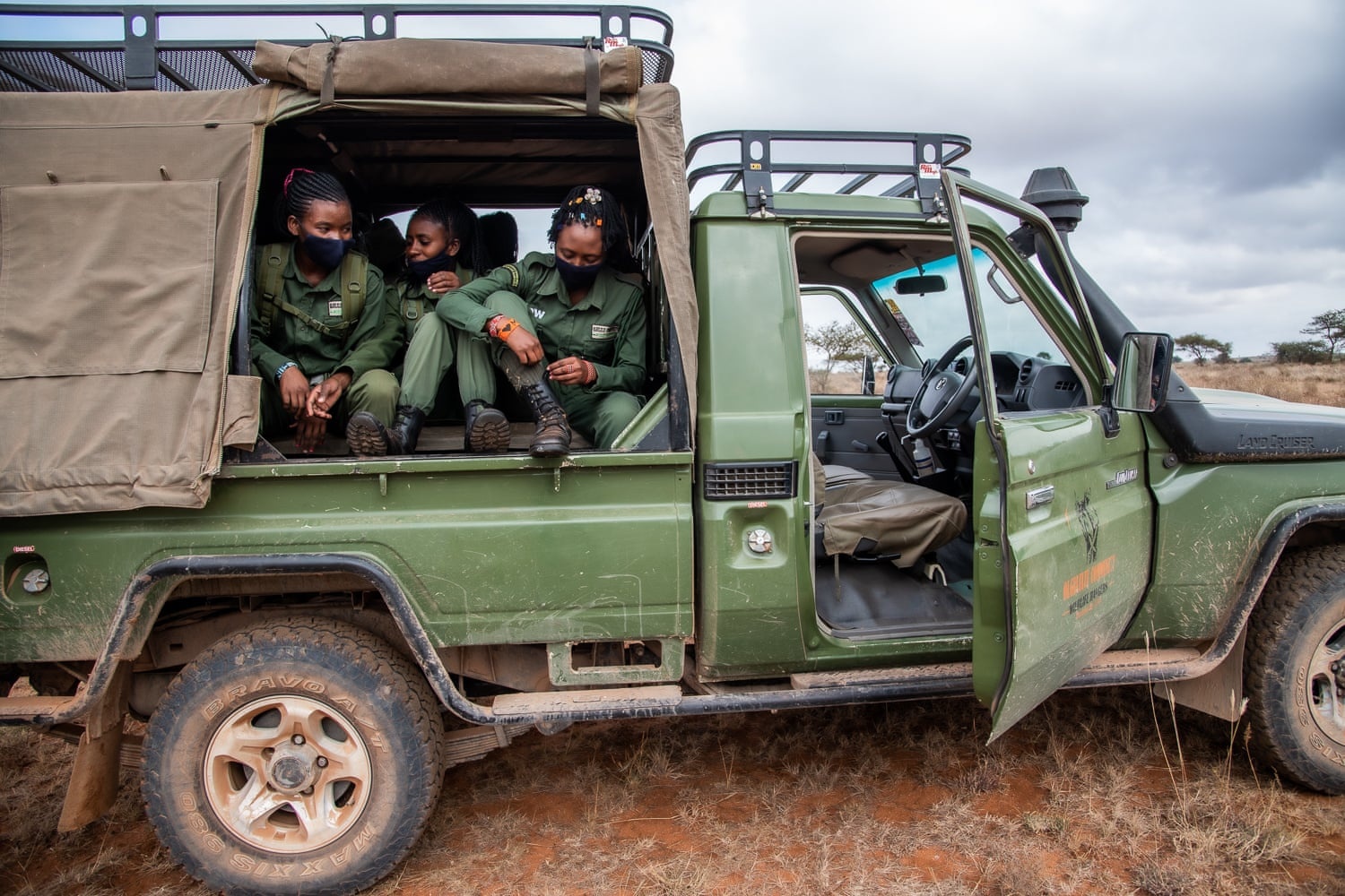 Nhung nu chien binh bao ve su tu o Kenya anh 3