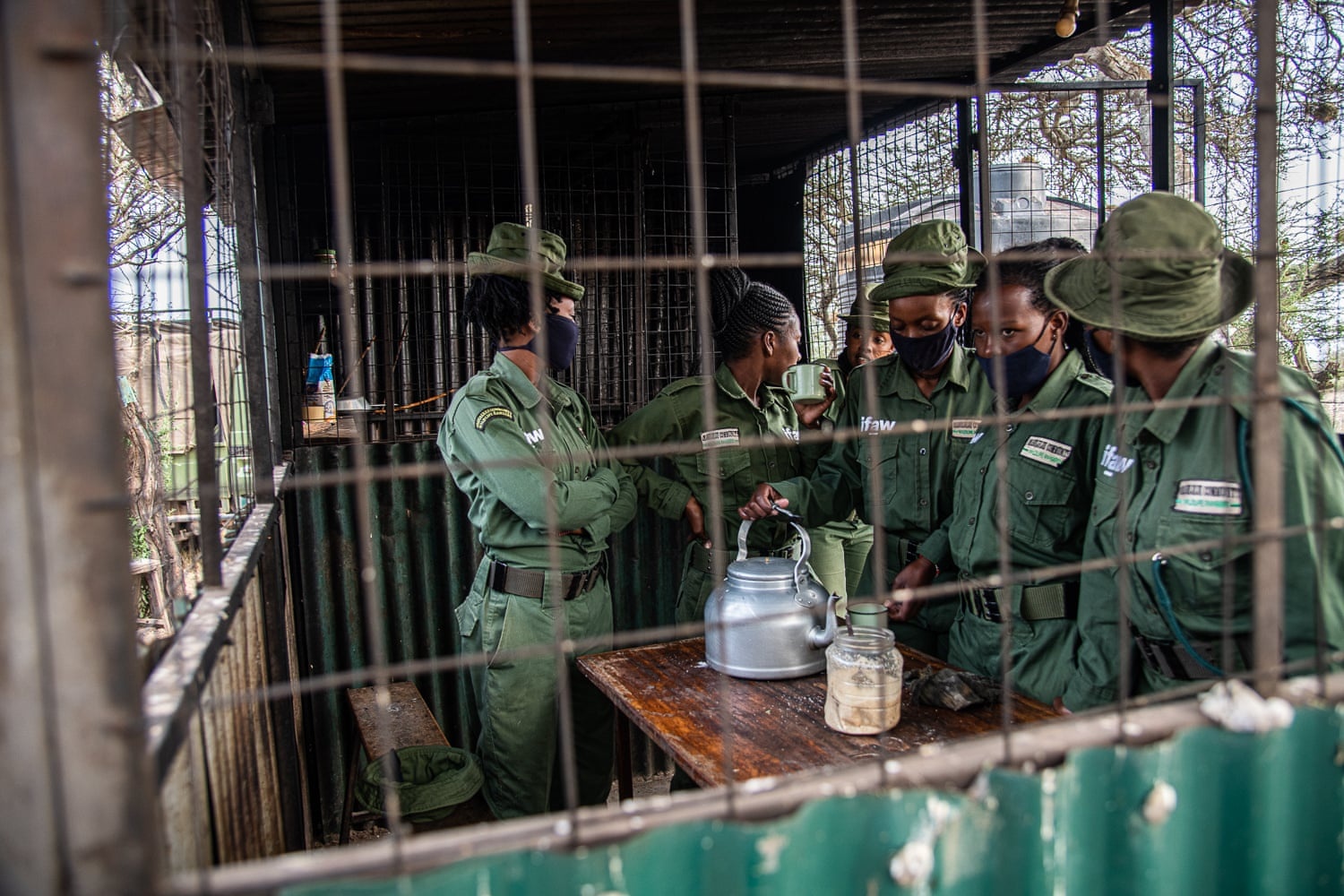 Nhung nu chien binh bao ve su tu o Kenya anh 7