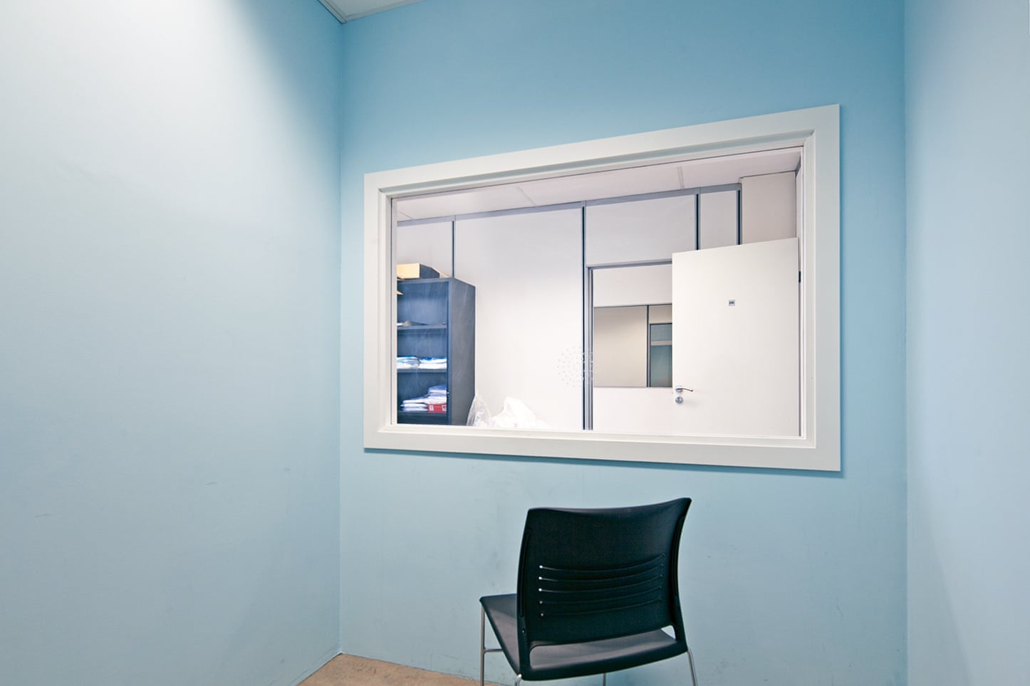 Anh ve phong tham van cua canh sat gay an tuong o trien lam Helsinki hinh anh