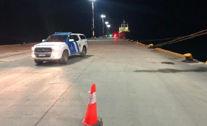 Thuy thu tau ca mac Covid-19 bi an anh 1