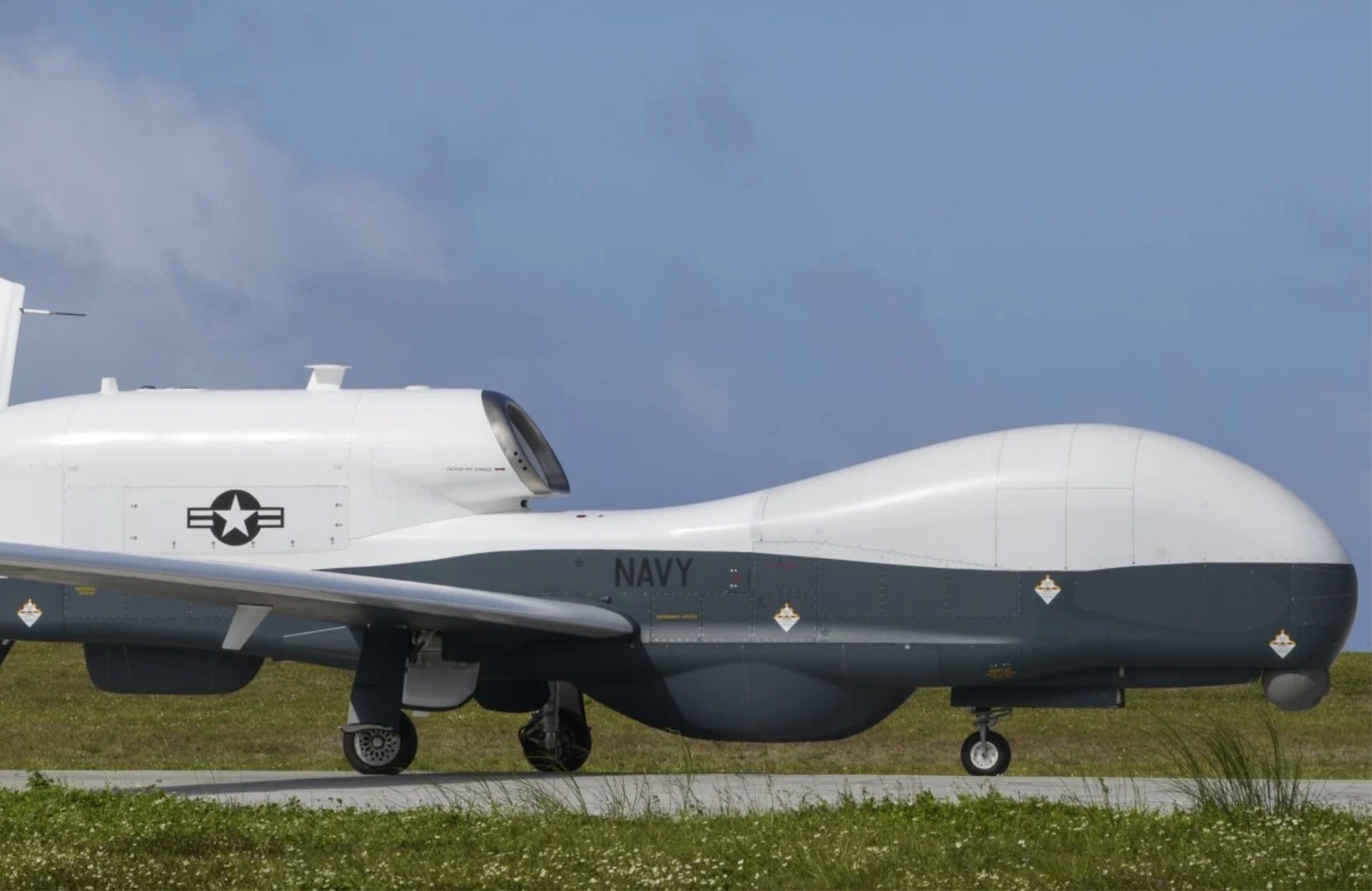 My dieu may bay do tham san tau ngam toi Bien Dong hinh anh