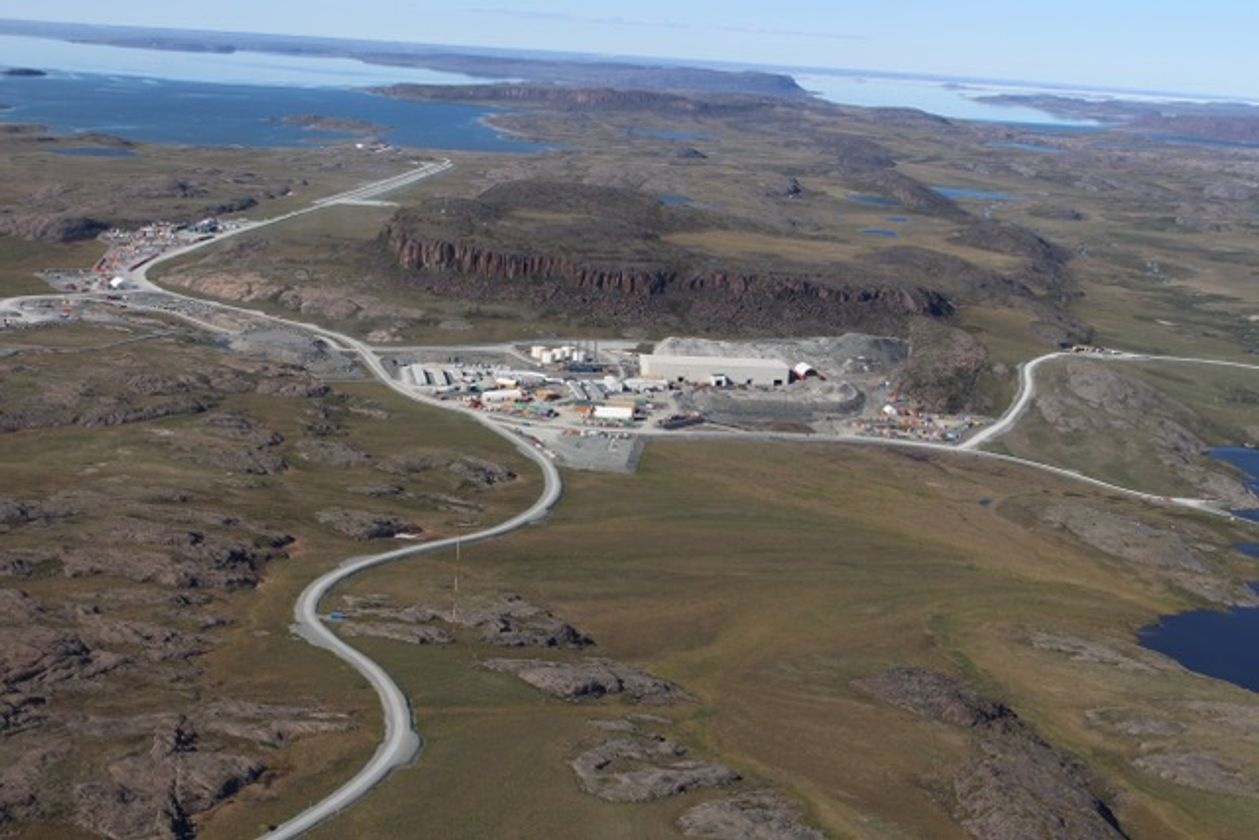 Trung Quoc mua mo vang Canada o Bac Cuc anh 2