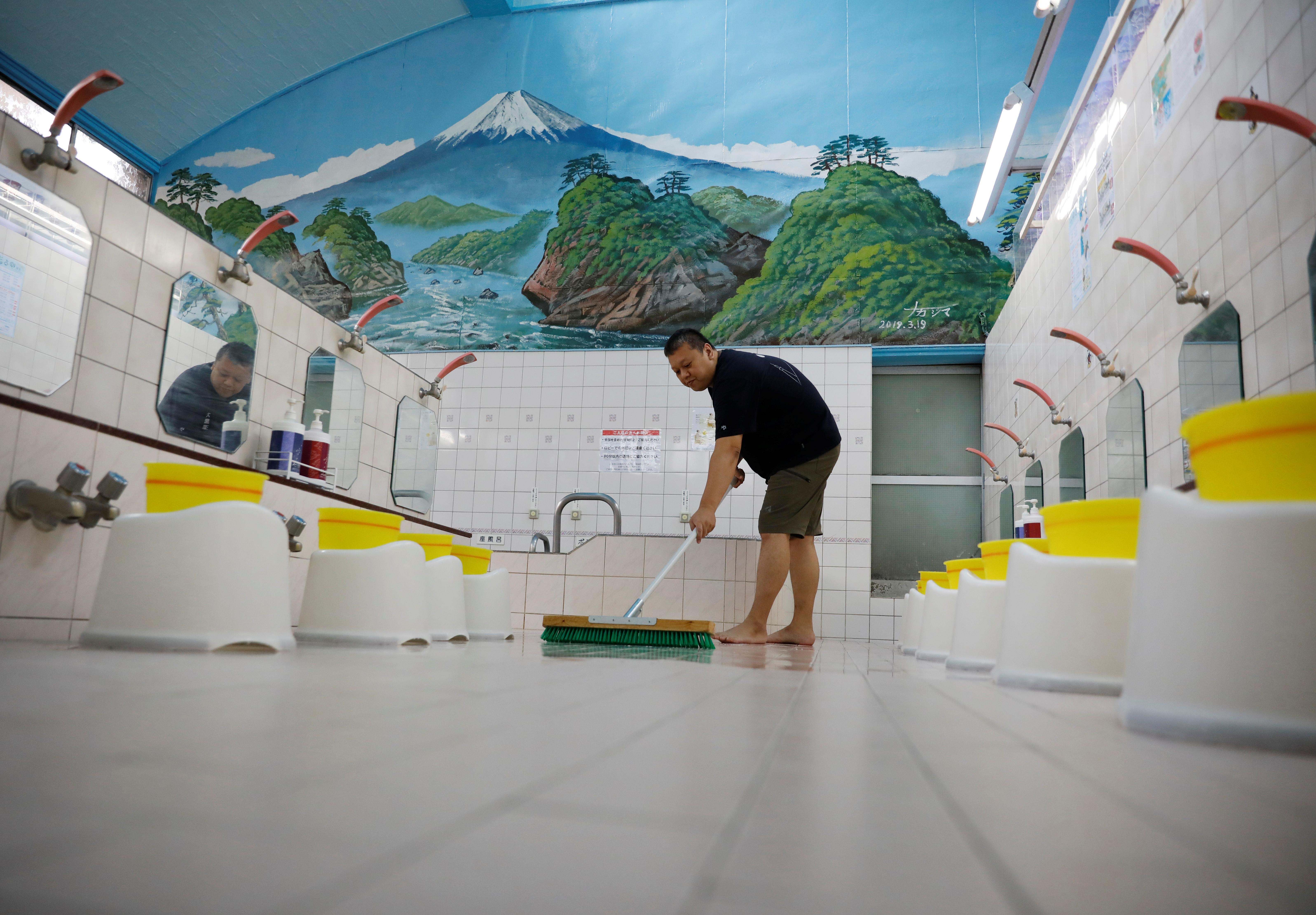 Nha tam cong cong Nhat Ban bi xoa so anh 3