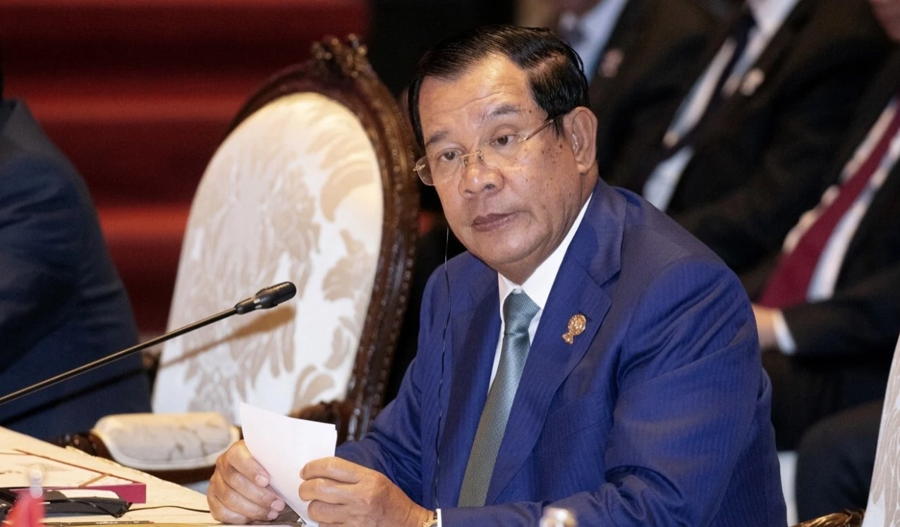 Campuchia cam phu nu mac vay ngan anh 1