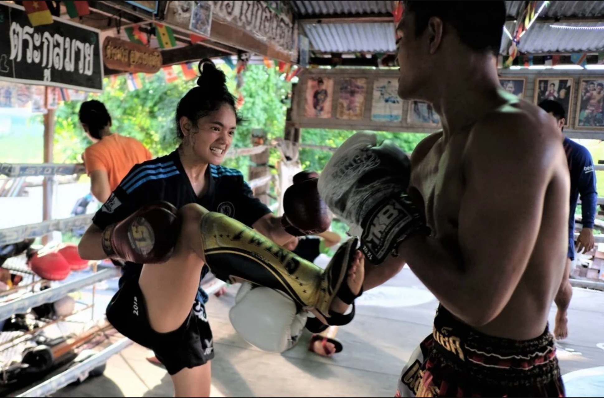 9 chi em lam vo si o Thai Lan anh 3