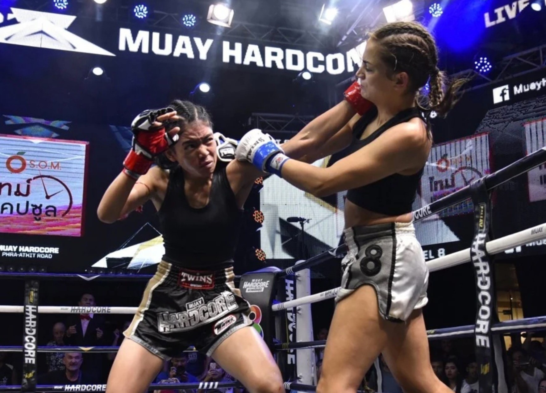 9 chi em Thai Lan duoc bo dao tao thanh vo si chuyen nghiep hinh anh