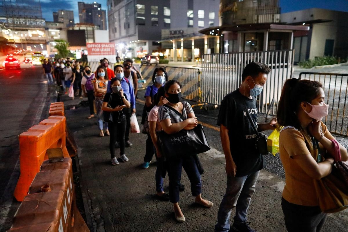 Y bac si Philippines canh bao that bai trong cuoc chien chong Covid-19 anh 1