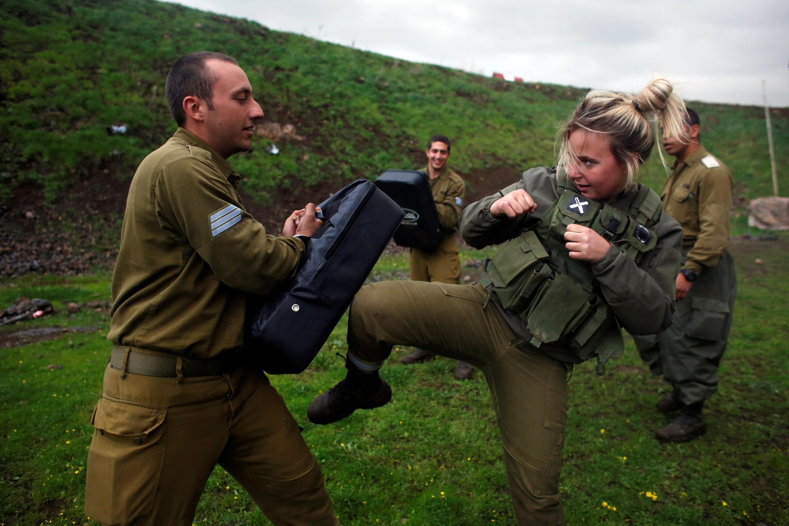 Quan doi Israel boi roi khi ngoi sao nhap ngu anh 2