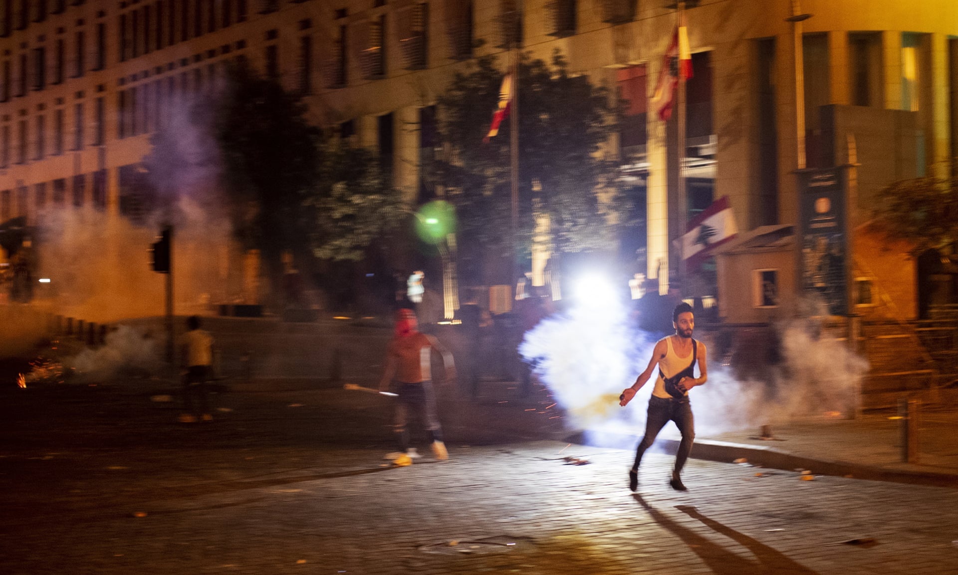 Quan chuc Lebanon da duoc canh bao ve tham hoa anh 3