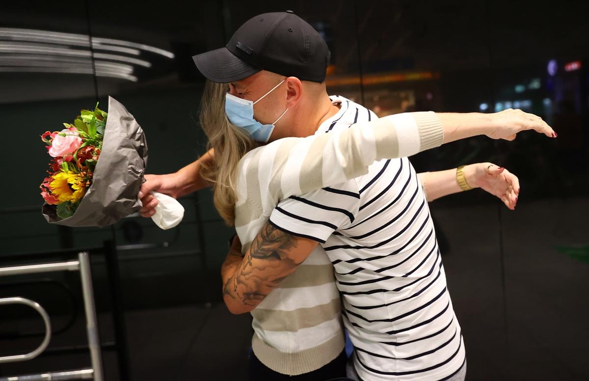 Doi lua bi chia cat vi Covid-19 anh 1