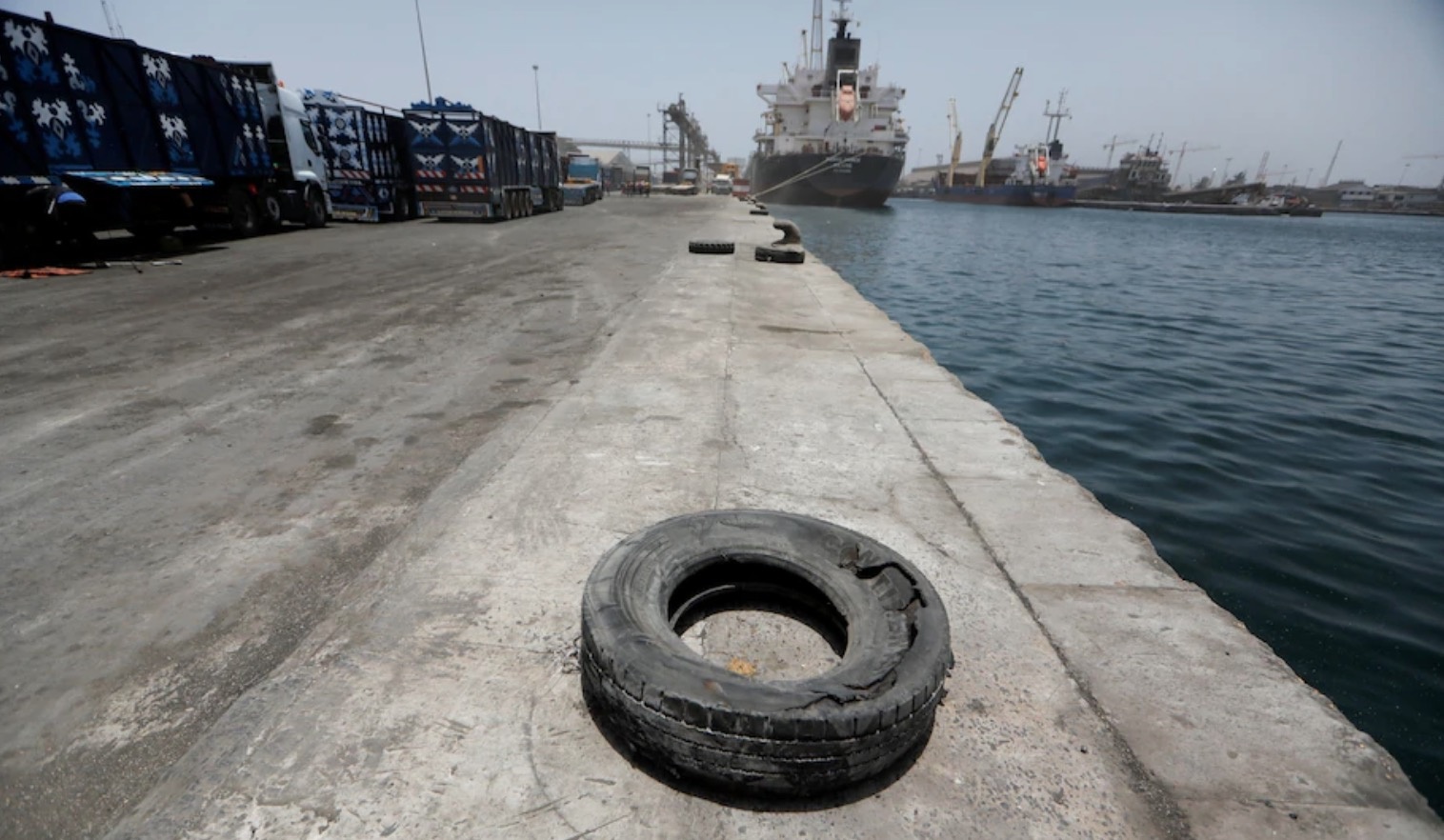 Hang nghin tan ammonium nitrate duoc tim thay o cac cang sau vu Beirut hinh anh