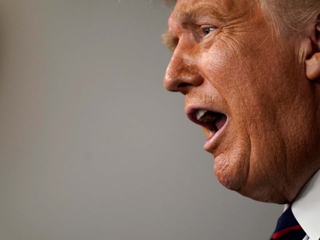 Bao Anh: Ong Trump tung noi cau vi lo cuoc goi cua ong Putin hinh anh